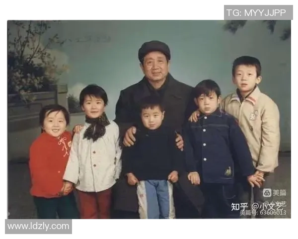 震惊观众的足球明星背后的不为人知的故事与传奇人生 震惊观众的足球明星背后的不为人知的故事与传奇人生