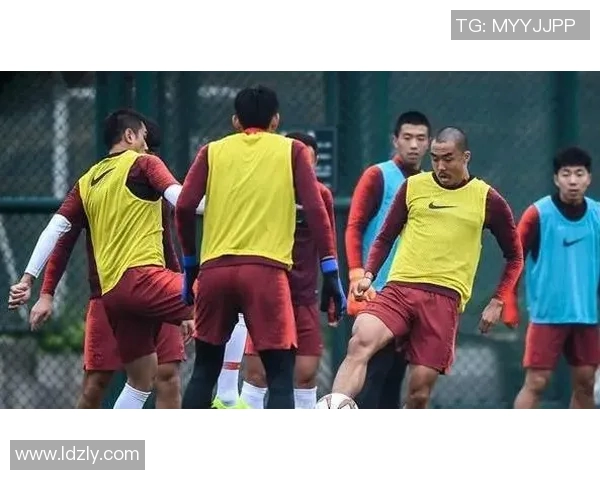 足球明星意外被扒裤子引发热议网友纷纷围观评论不断 足球明星意外被扒裤子引发热议网友纷纷围观评论不断